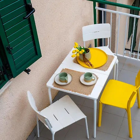 Charming Renovated Next To The Sea Lägenhet